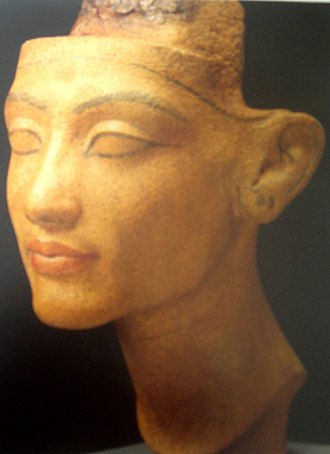 https://www.theguardian.com/artanddesign/2009/may/07/nefertiti-bust-berlin-egypt-authenticity