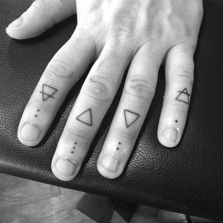 finger tattoo