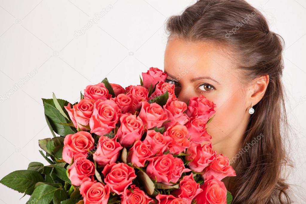 Картинки девушка с букетом цветов без лица