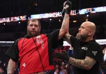 Александр Емельяненко: «Все спрашивают только про бой, форму и Федора»
