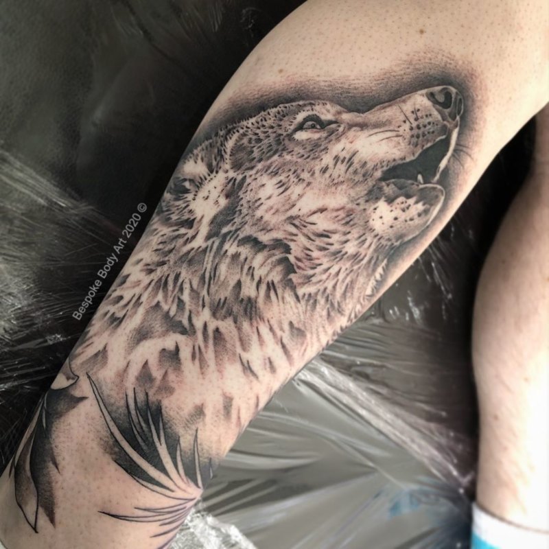 Татуировка воющего волка