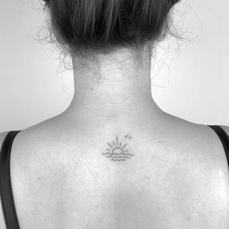 татуировки для девушек на спине