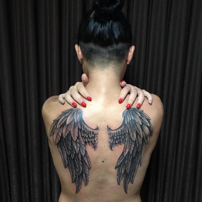 татуировки на спине для девушек