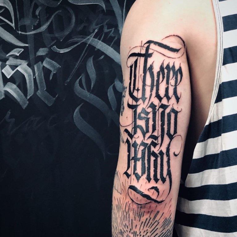 татуировки на руке надписи