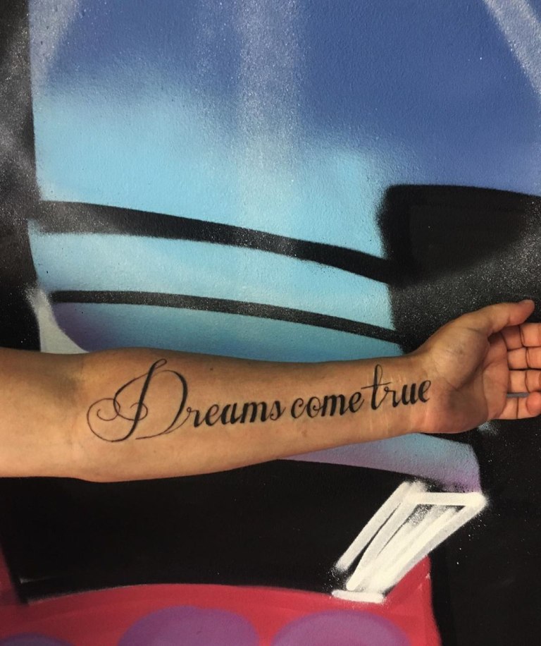 татуировка надпись на руке