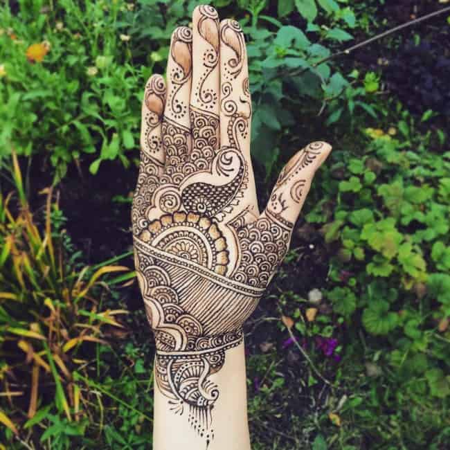 henna on hand