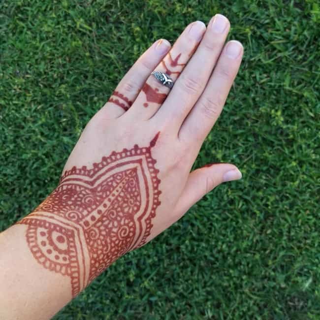 henna on back of hand