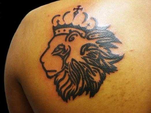 Татуировки льва на плече мужские фото